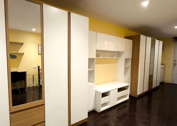 Apartment Silom 1bedroom With 2 Kings Bed For 4 Persons *