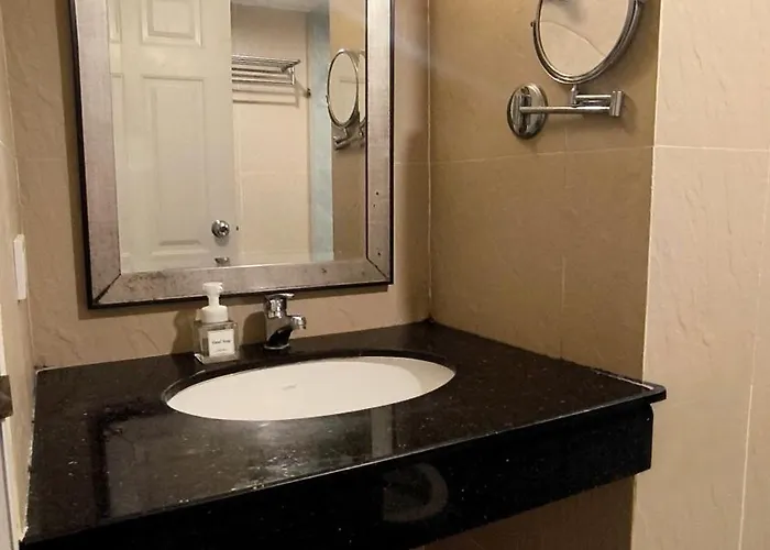 Apartment Silom 1bedroom With 2 Kings Bed For 4 Persons *